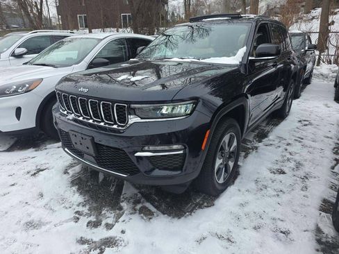 Used 2023 Jeep Grand Cherokee 4WD 4xe image 2