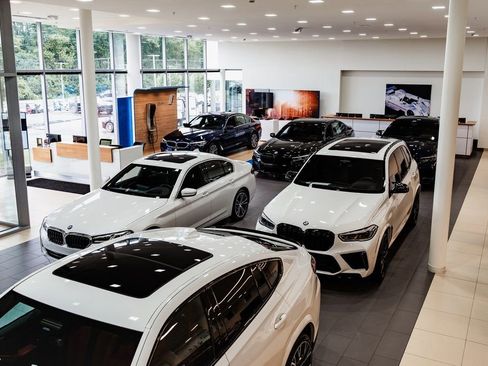 Used 2023 BMW 540i xDrive w/ M Sport Package image 37