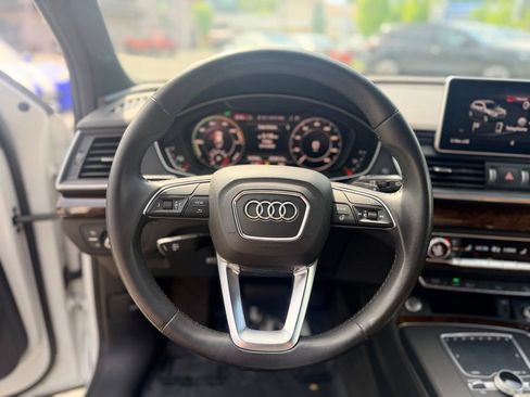 Used 2020 Audi Q5 e Premium Plus w/ Premium Plus Package AWD/4WD image 29