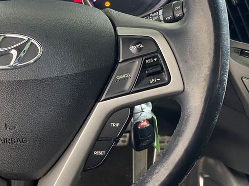 Used 2013 Hyundai Veloster w/ Style Pkg image 26