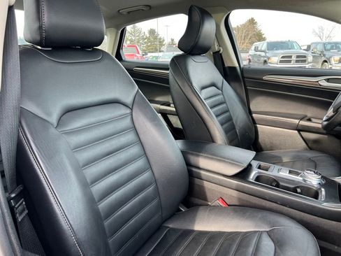 Used 2017 Ford Fusion SE image 32