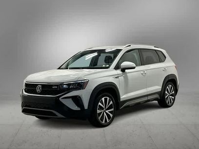Certified 2023 Volkswagen Taos SE w/ Panoramic Sunroof Package