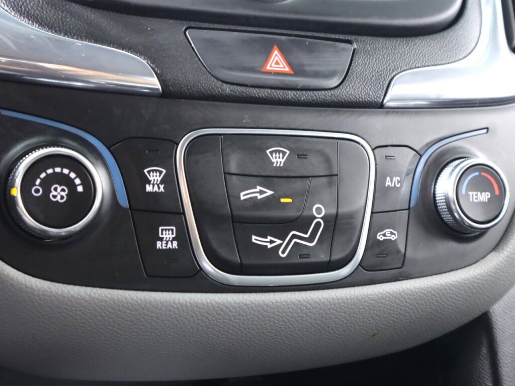 Used 2020 Chevrolet Equinox LS w/ LPO, Cargo Package AWD/4WD image 21