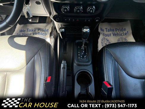 Used 2015 Jeep Wrangler Unlimited Rubicon w/ Dual Top Group AWD/4WD image 28