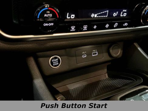 Used 2022 Nissan Rogue SV image 16