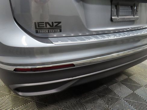 Used 2022 Volkswagen Tiguan SE image 36