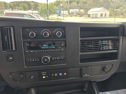 Used 2019 Chevrolet Express 2500 RWD image 13