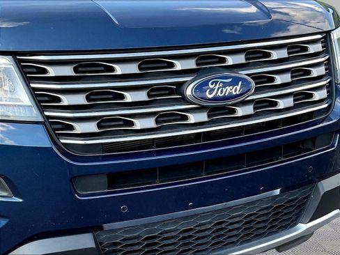 Used 2017 Ford Explorer XLT w/ Equipment Group 201A FWD image 32