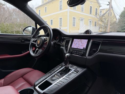 Used 2018 Porsche Macan image 21