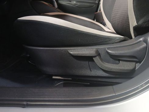 Used 2021 Nissan Versa SV image 14