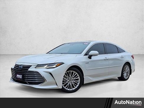 Used 2019 Toyota Avalon Limited image 1