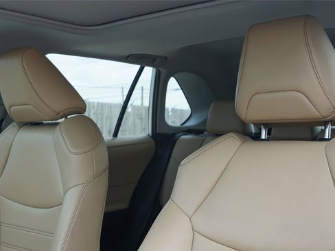 Used 2021 Toyota RAV4 XLE Premium FWD image 11