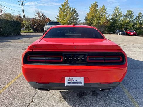 Used 2016 Dodge Challenger SXT Plus image 7