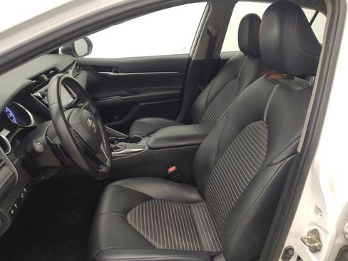 Used 2019 Toyota Camry SE FWD image 17