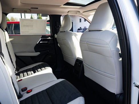 New 2026 Mitsubishi Outlander SE AWD/4WD image 25