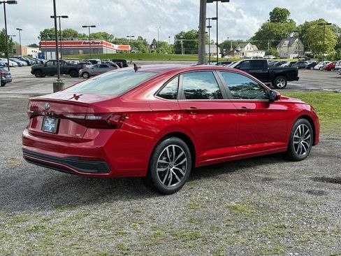 New 2025 Volkswagen Jetta SE image 4