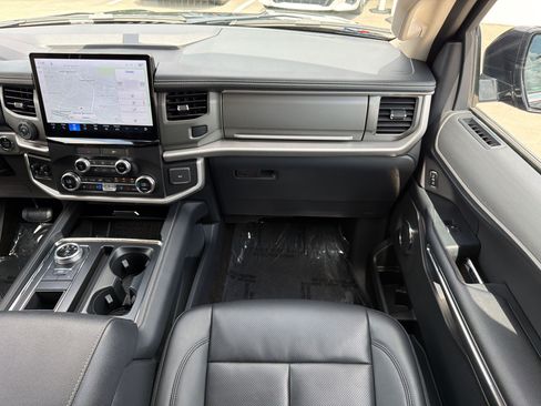 Used 2022 Ford Expedition XLT RWD image 30