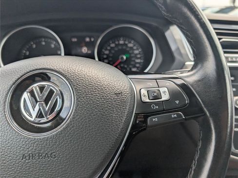 Used 2018 Volkswagen Tiguan SE w/ Panoramic Sunroof Package AWD/4WD image 24