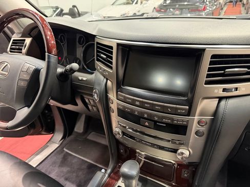 Used 2014 Lexus LX 570 4WD image 51