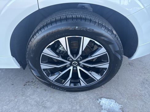 Used 2025 Volvo XC60 B5 Plus image 16