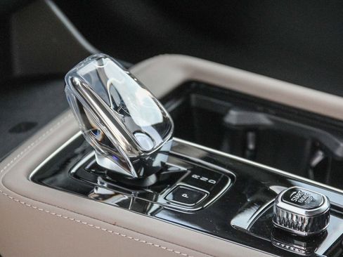 Certified 2025 Volvo XC90 B5 Core w/ Climate Package image 22