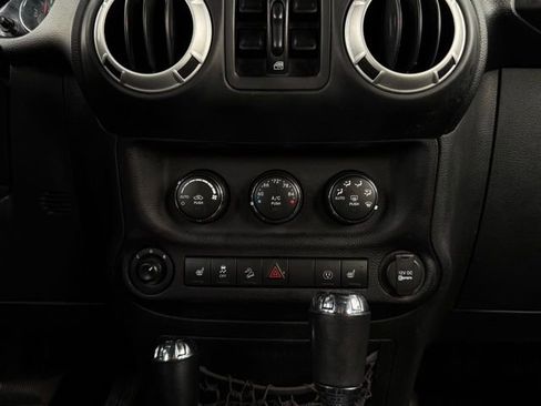 Used 2016 Jeep Wrangler Unlimited Rubicon AWD/4WD image 24
