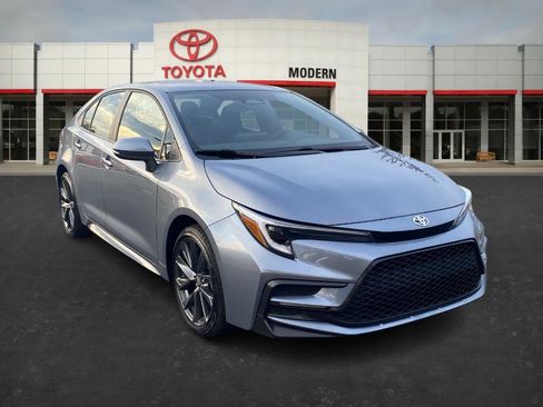 Certified 2025 Toyota Corolla SE image 3