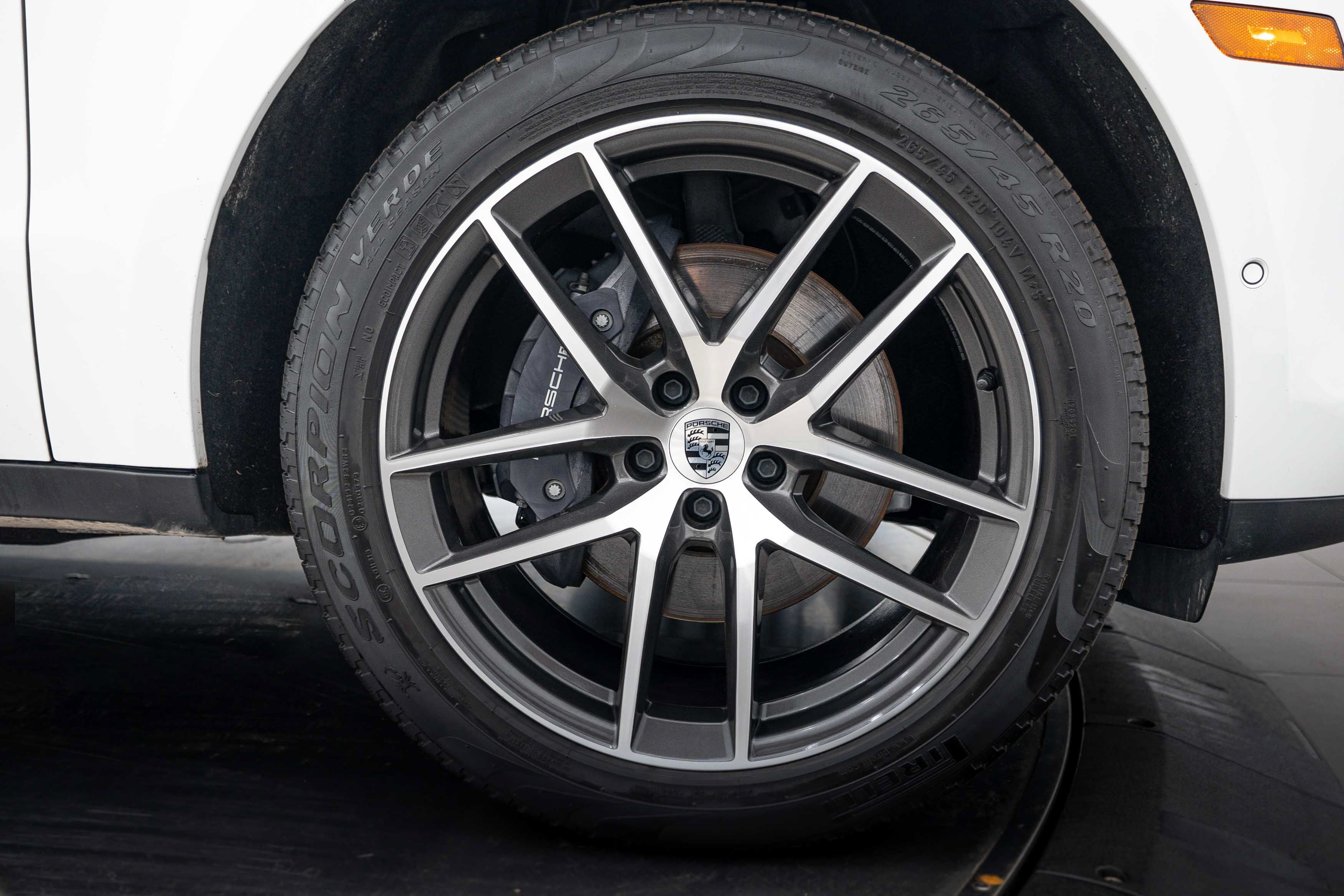 Certified 2023 Porsche Macan AWD/4WD image 11
