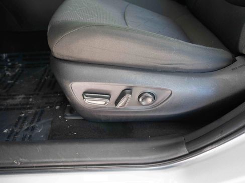 Used 2025 Toyota RAV4 XLE image 12