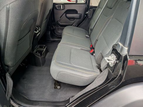Used 2025 Jeep Wrangler Unlimited Sport AWD/4WD image 25