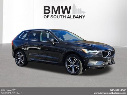 Used 2019 Volvo XC60 T5 Momentum w/ Multimedia Package