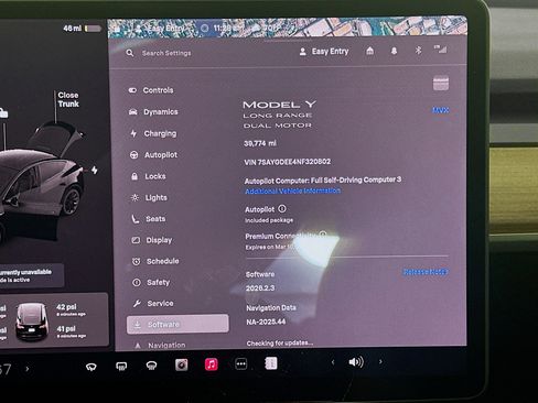 Used 2022 Tesla Model Y Long Range image 18