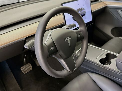 Used 2023 Tesla Model Y Long Range AWD/4WD image 17