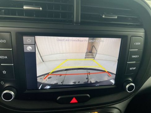Used 2023 Kia Soul LX w/ LX Technology Package FWD image 15