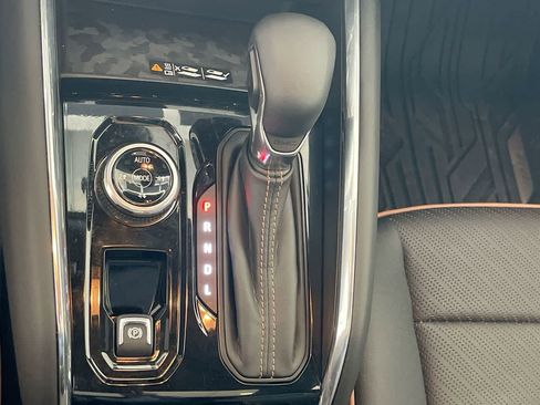 Used 2024 GMC Canyon AT4 w/ AT4 Premium Package image 19