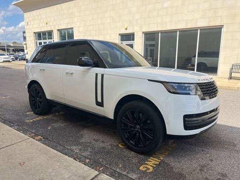 Used 2025 Land Rover Range Rover SE image 3