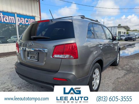 Used 2013 Kia Sorento LX w/ Convenience Pkg FWD image 3