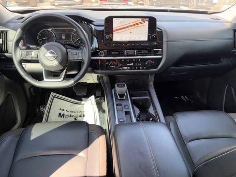 Used 2024 Nissan Pathfinder SL FWD image 22