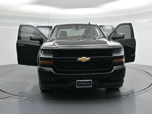 Used 2018 Chevrolet Silverado 1500 Custom w/ Custom Value Package image 25