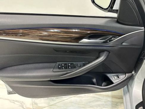 Used 2018 BMW 530i w/ Premium Package RWD image 11