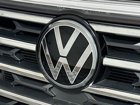 Used 2024 Volkswagen Atlas SE FWD image 16