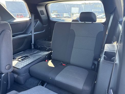 Used 2023 Chevrolet Traverse LT image 6