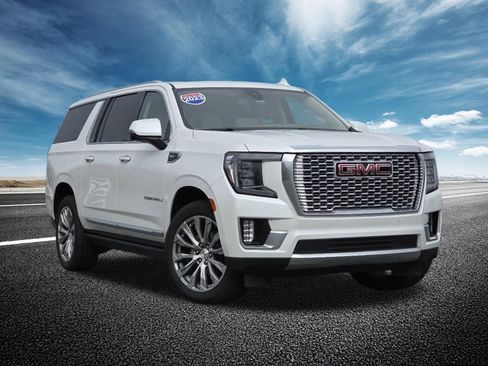 Used 2022 GMC Yukon XL Denali image 2