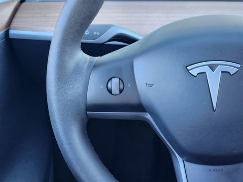 Used 2023 Tesla Model Y Long Range image 28