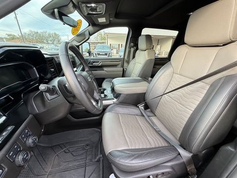 Used 2025 Chevrolet Silverado 2500 ZR2 w/ Technology Package image 11