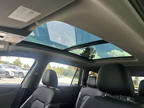 New 2025 Volkswagen Atlas Peak Edition SE image 22