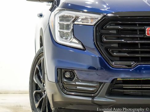 Used 2023 GMC Terrain SLT w/ Elevation Edition image 6