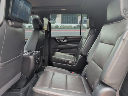 Used 2022 Chevrolet Suburban High Country AWD/4WD image 25