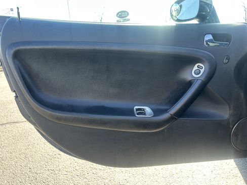 Used 2007 Pontiac Solstice w/ Preferred Package image 18