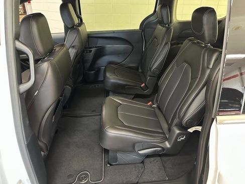 New 2026 Chrysler Pacifica Select image 38